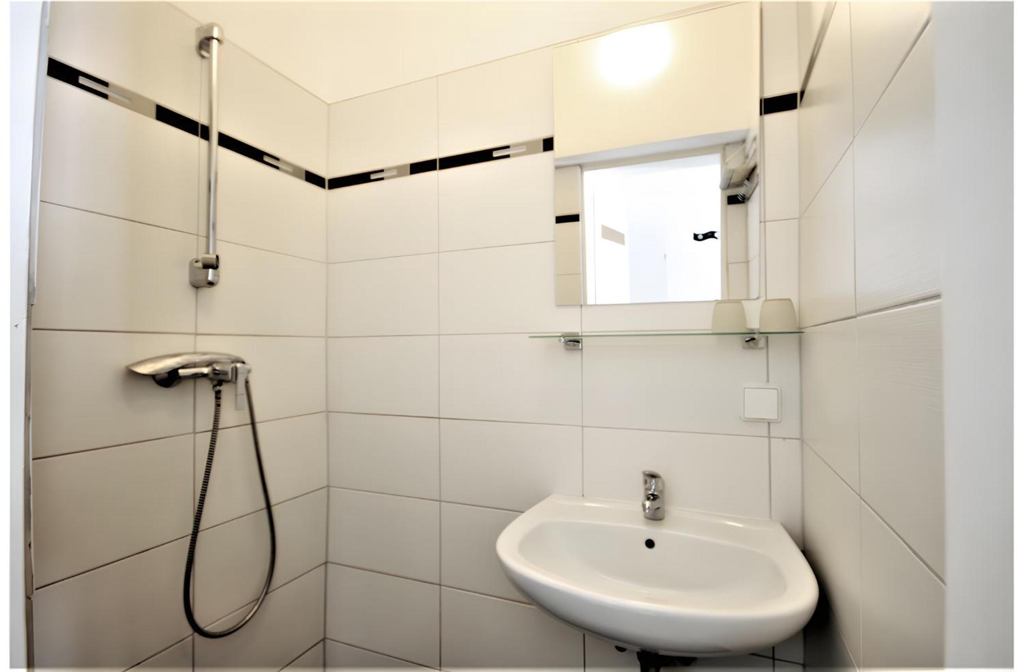 Modern Flat With 2 Rooms, Close To Schoenbrunn Виена Екстериор снимка